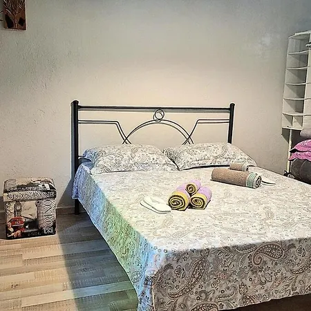 Despina's Yard Apartment *